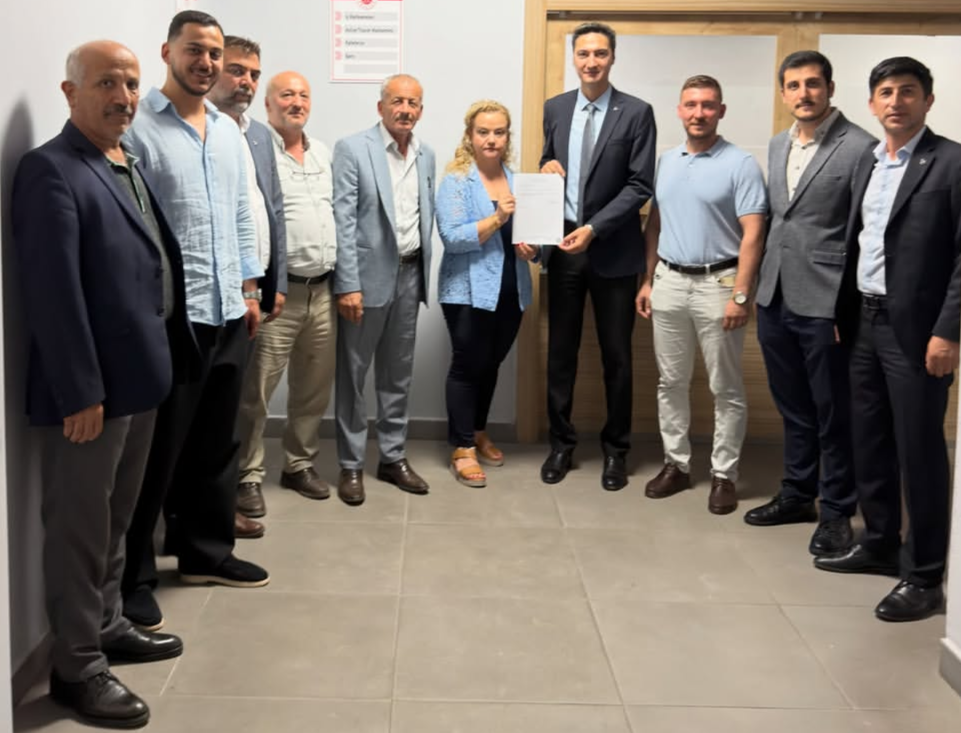 MHP Derince İlçe Başkanı Av. Metehan Uluman Mazbatasını Teslim Aldı