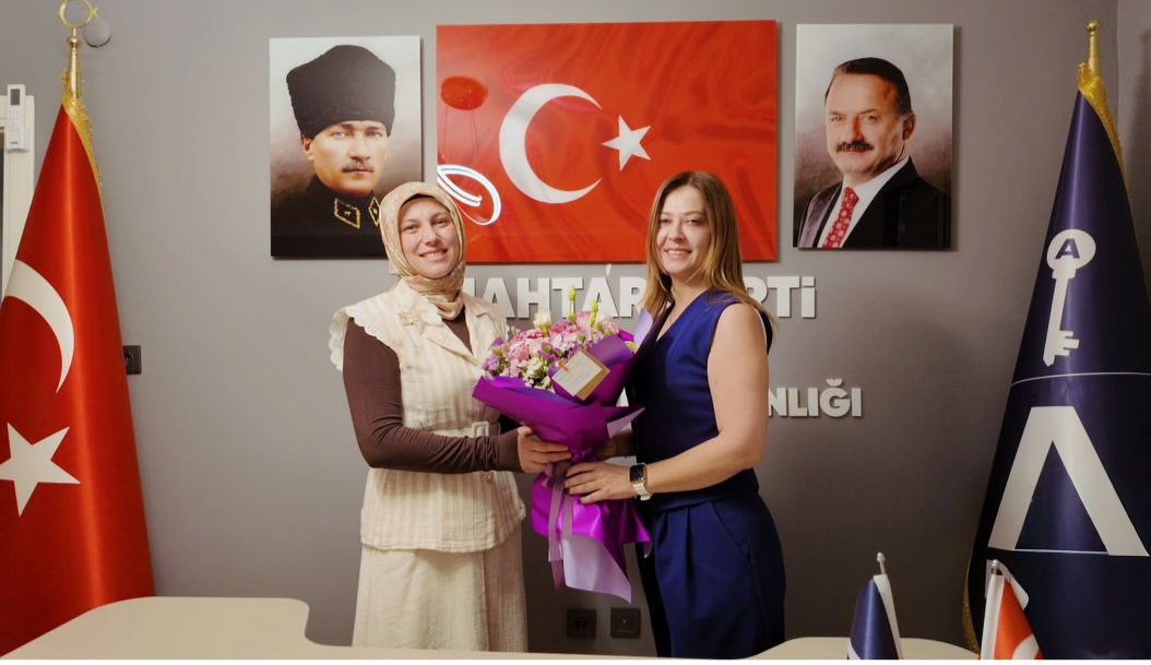Anahtar Parti Derince Kadın Kolları'nda görev değişimi