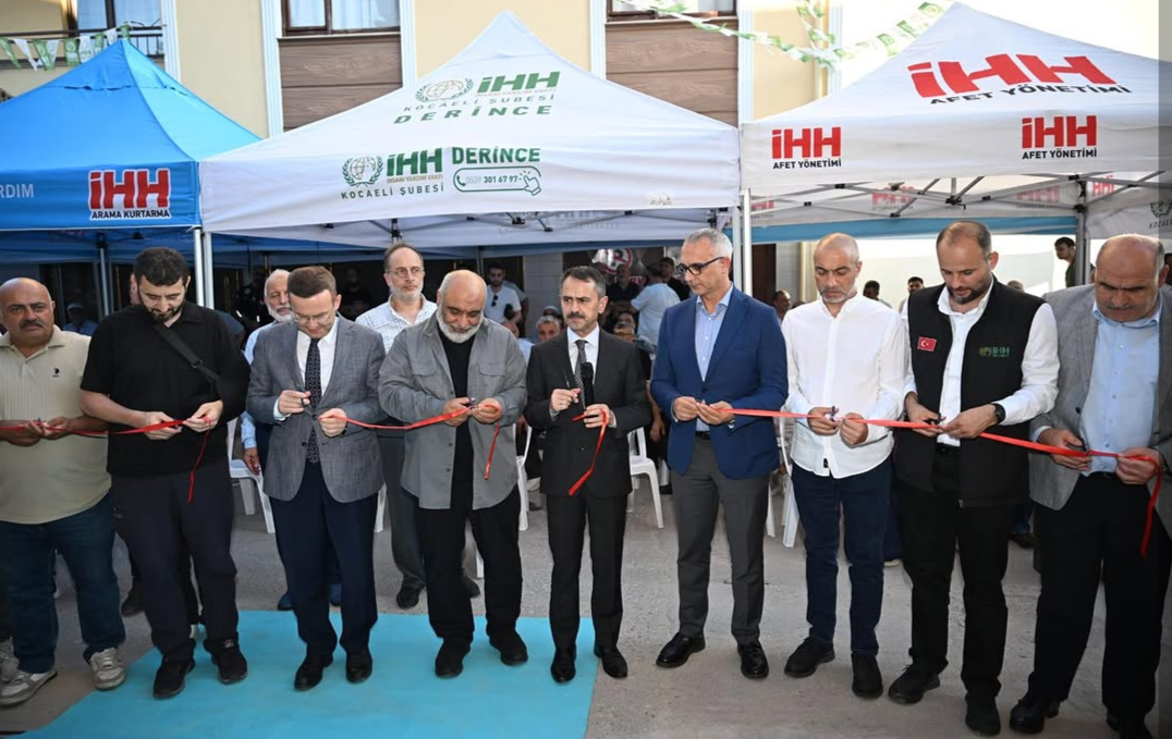 İHH İnsani Yardım Vakfı'nın Derince Yeni Hizmet Binası Dualarla Açıldı
