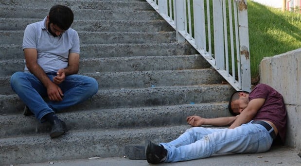 İzmit’te Uyuşturucu Şüphesi: Bir Kişi Öldü, Diğeri Entübe