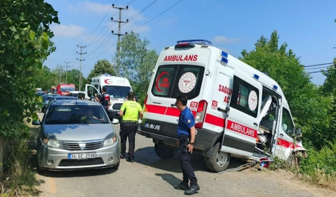 Kandıra’da Ambulans Kazası