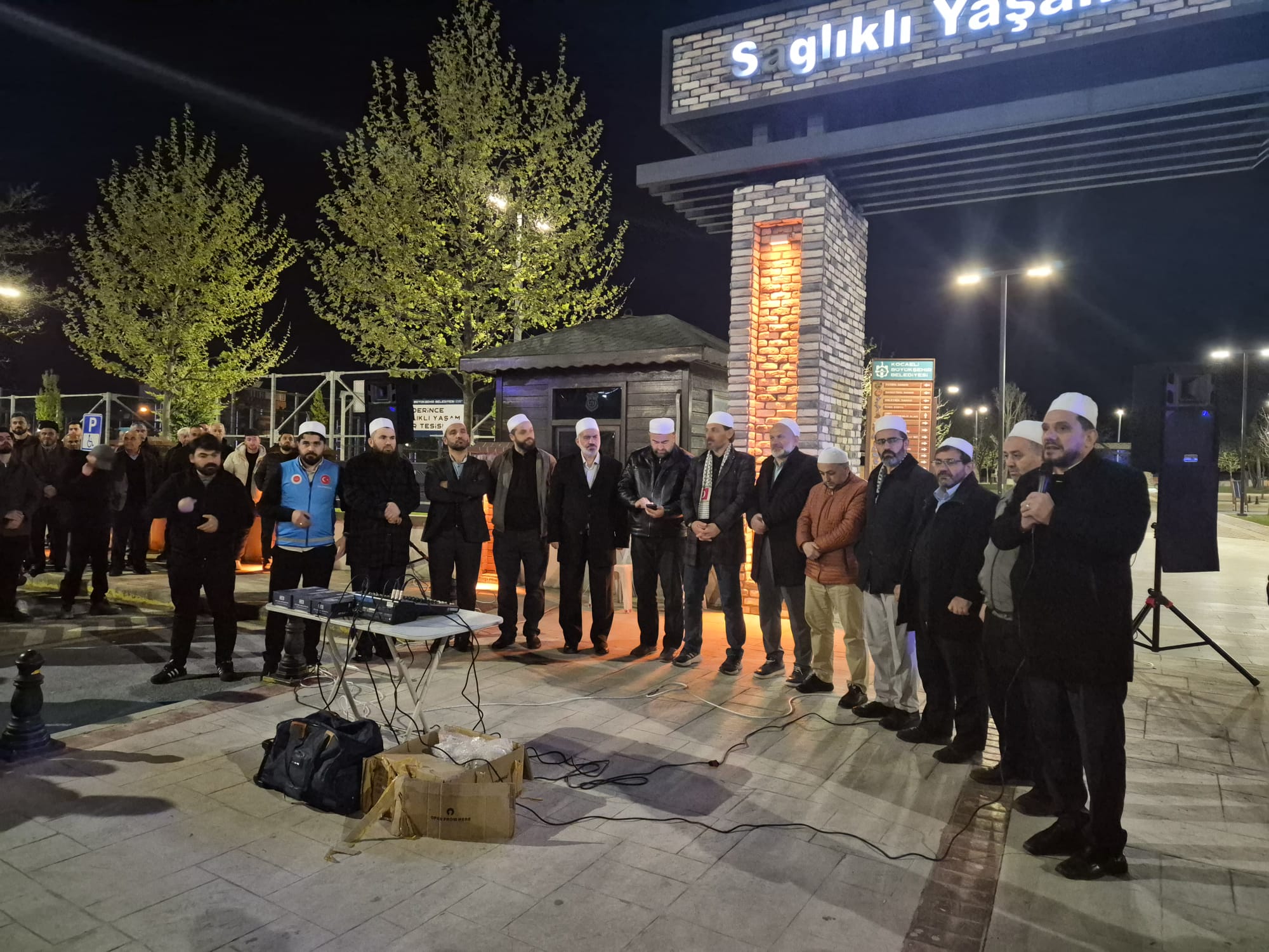 Derince’de İlk Hacı Kafilesi Dualarla Uğurlandı