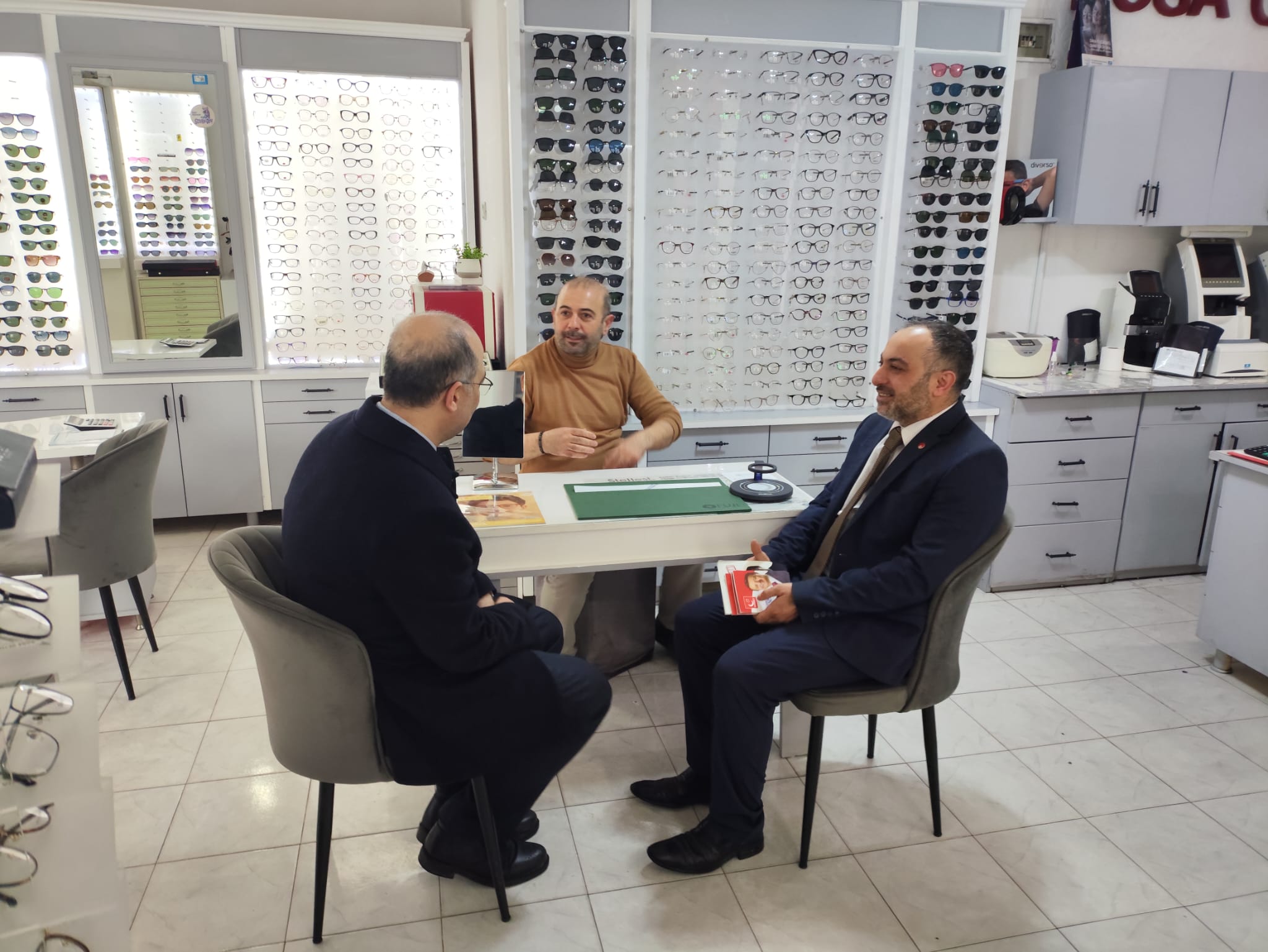 Saadet Partisi Derince’den Sopalı’da Esnaf Ziyareti: “Kepenkler Ekonominin Aynasıdır”