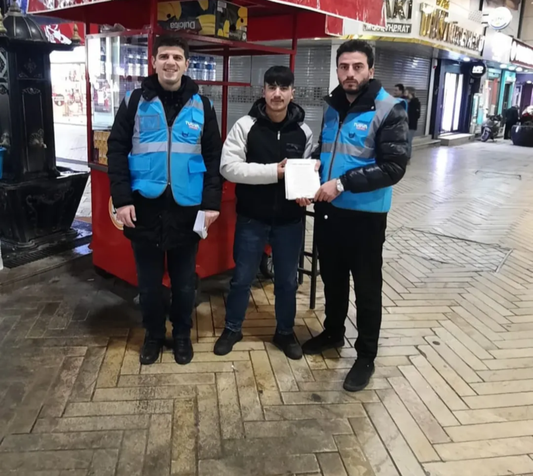 TÜGVA Kocaeli’den Seyyar Esnafa Sabah Ziyareti