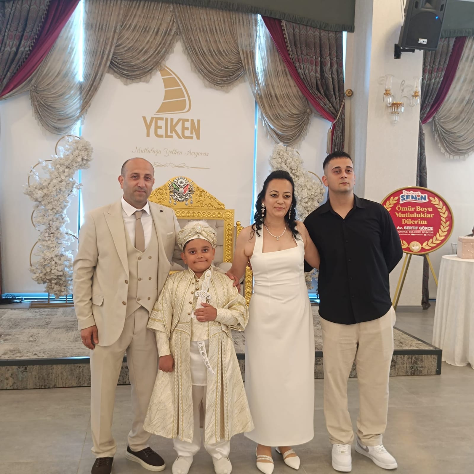 Derince'nin sevilen esnafı Kemal Yakışan'ın mutlu günü