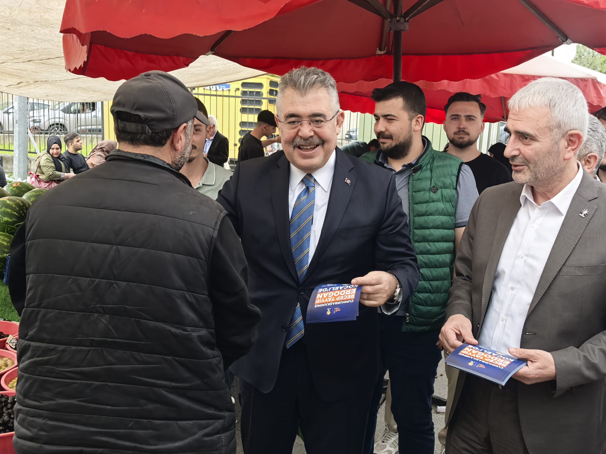 “AK Parti Milletvekili Veysel Tipioğlu’nun Saha Mesaisi Dikkat Çekiyor: Mikrofon Değil Vatandaş Dinliyor”
