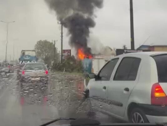 Başiskele’de Korkutan Yangın: İş Yeri Alevlere Teslim Oldu