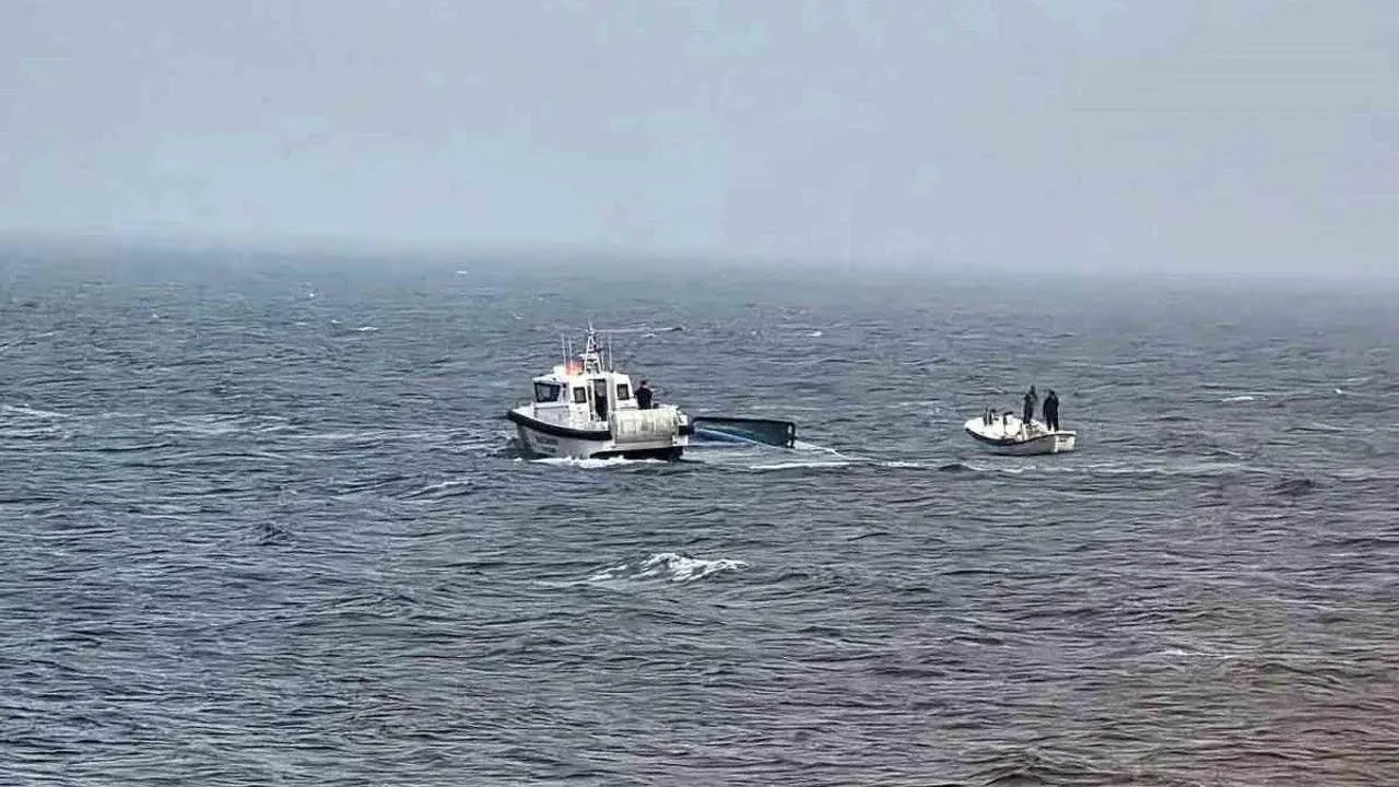 Körfez’de korku dolu anlar: Balıkçı teknesi sulara gömüldü