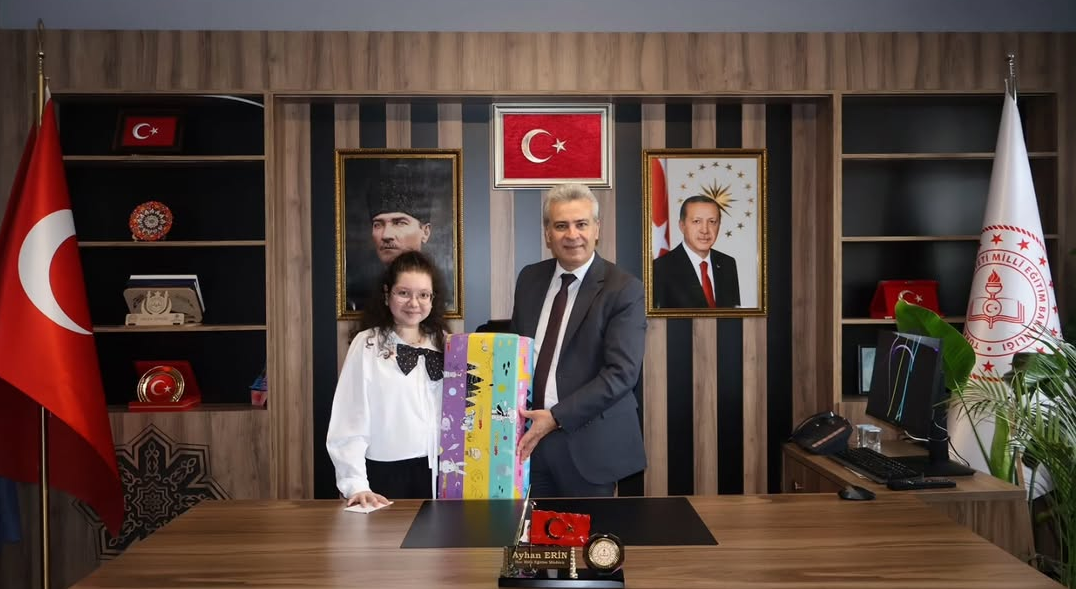 Derince’de 23 Nisan geleneği: Makam çocuklara emanet edildi