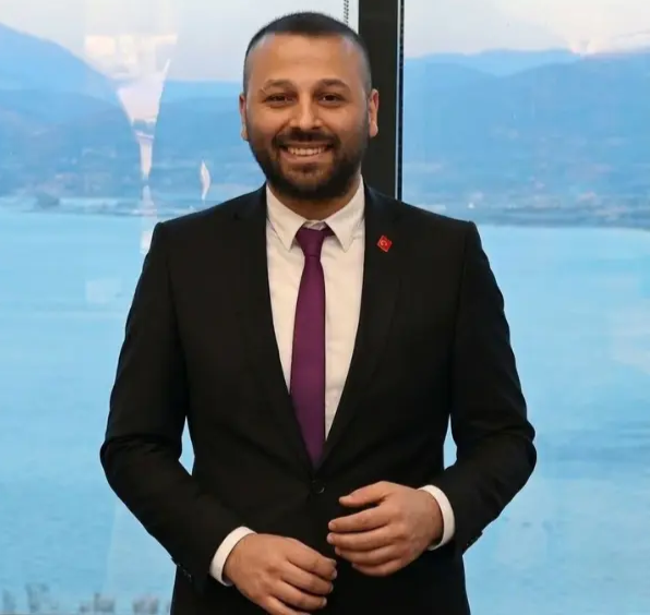 CHP Derince İlçe Başkanı Orkun Utkubaş'ın Kararlılığı Siyasette Ne Anlatıyor?