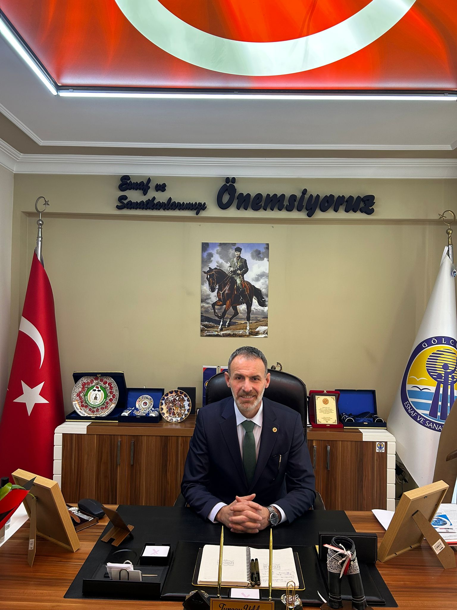 Gölcük Esnaf ve Sanatkârlar Odası Başkanı Tuncay Yıldız’dan 8 Mart’ta Kadın Esnafların Emek ve Mücadelesine Övgü