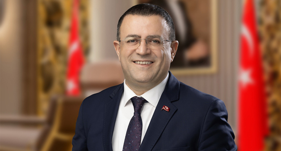 Derince Belediye Başkanı Sertif Gökçe, CHP'den istifa ederek Yeni Parti'ye katıldı
